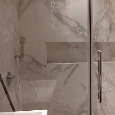 Bathroom Interior Design: Custom glass