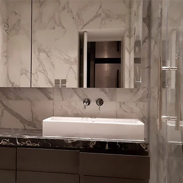 Bathroom Interior Design: Custom glass